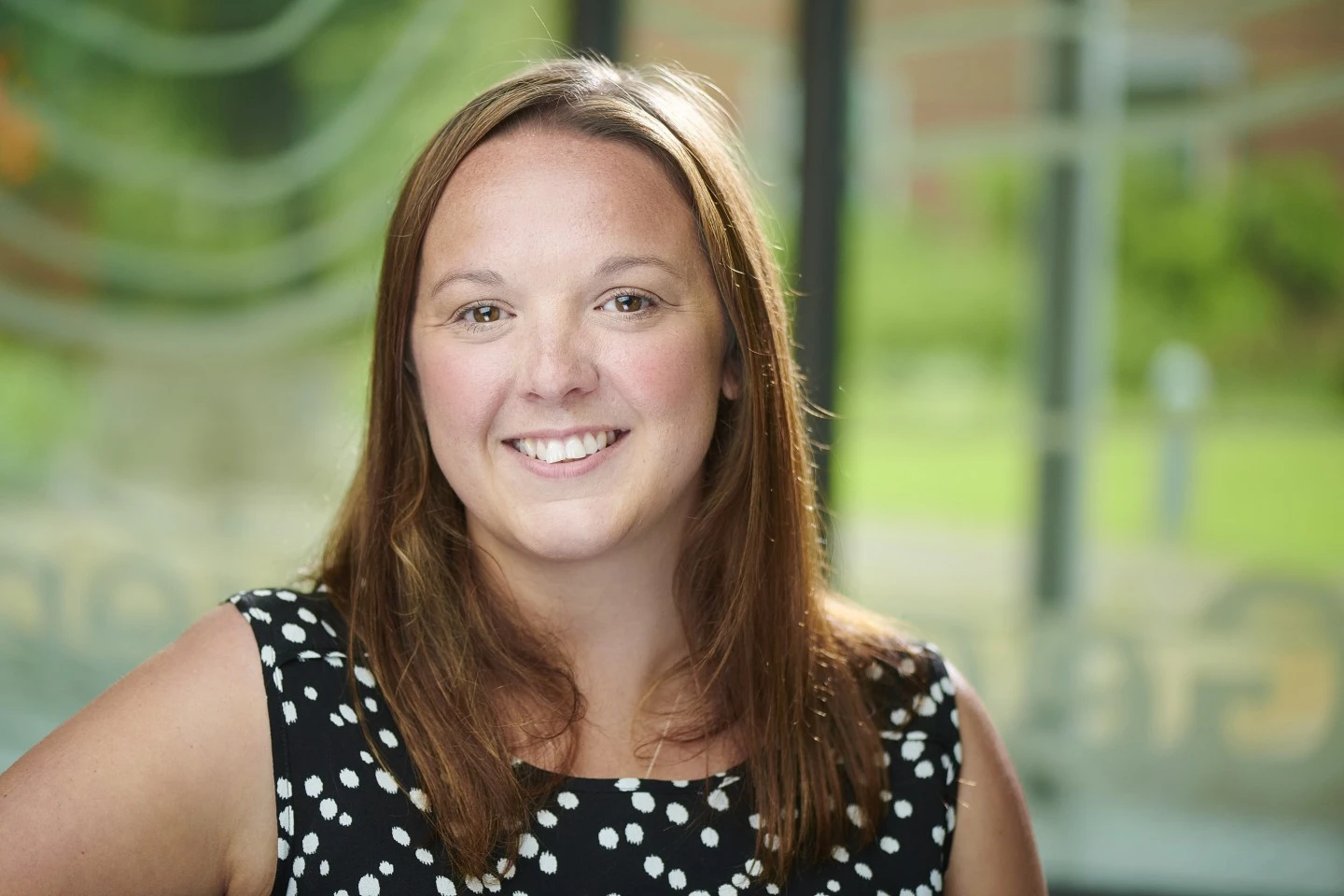 Head and shoulders photo of Dr Rochelle Taylor