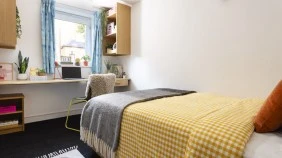 Manchester_BrookHall_ClassicEnsuite_01